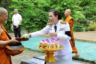 ร่วมพิธีลงนามถวายพระพรชัยมงคล สมเด็จพระนางเจ้าฯ พระบรมราชินี พารามิเตอร์รูปภาพ 1
