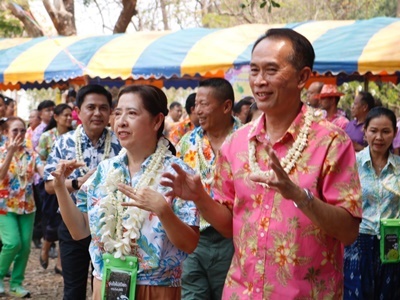 จังหวัดสกลนคร ร่วมกันสรงน้ำพระพุทธรูป เพื่อความเป็นสิริมงคล ... พารามิเตอร์รูปภาพ 1