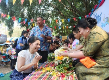 จังหวัดสกลนคร ร่วมกันสรงน้ำพระพุทธรูป เพื่อความเป็นสิริมงคล ... พารามิเตอร์รูปภาพ 5