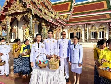 ร่วมพิธีเจริญพระพุทธมนต์และทำบุญตักบาตรถวายพระราชกุศล ... พารามิเตอร์รูปภาพ 1