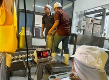 ลงพื้นที่ตรวจสอบปริมาณน้ำนมโค ณ ศูนย์รวบรวมน้ำนมดิบ พารามิเตอร์รูปภาพ 4