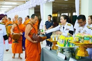 ร่วมพิธีสวดพระพุทธมนต์และทำบุญตักบาตรถวายพระราชกุศล พารามิเตอร์รูปภาพ 1