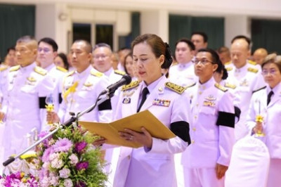 ร่วมพิธีถวายเครื่องราชสักการะ พานพุ่มทอง - พุ่มเงิน ... พารามิเตอร์รูปภาพ 1